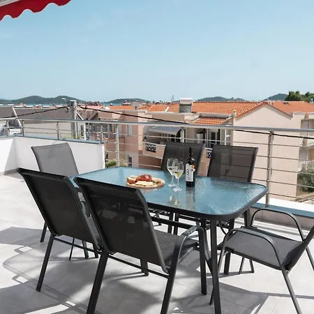 Aelia Apartment