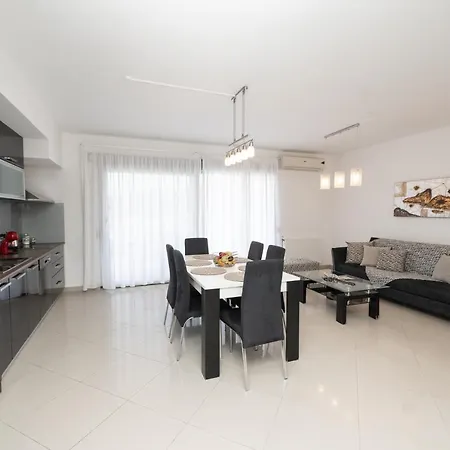 Aelia Apartment