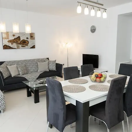 Aelia Apartment