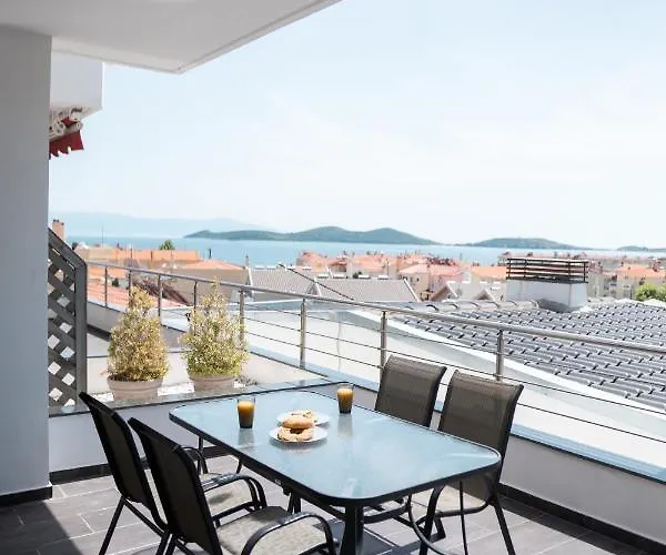 Aelia Apartament Néa Péramos